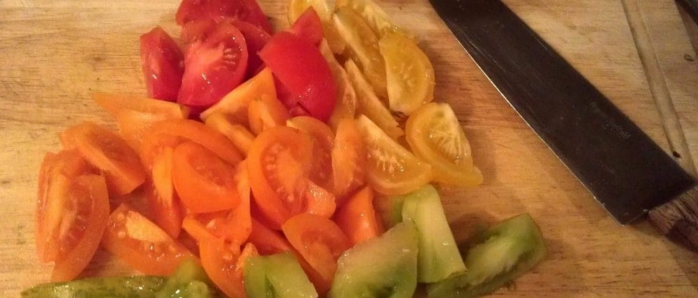 essentiel de cuisine: couteau et pierre